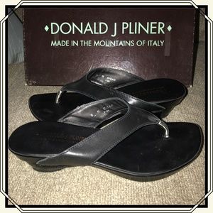Donald J. Pliner Black Heeled Flip Flops Size 8